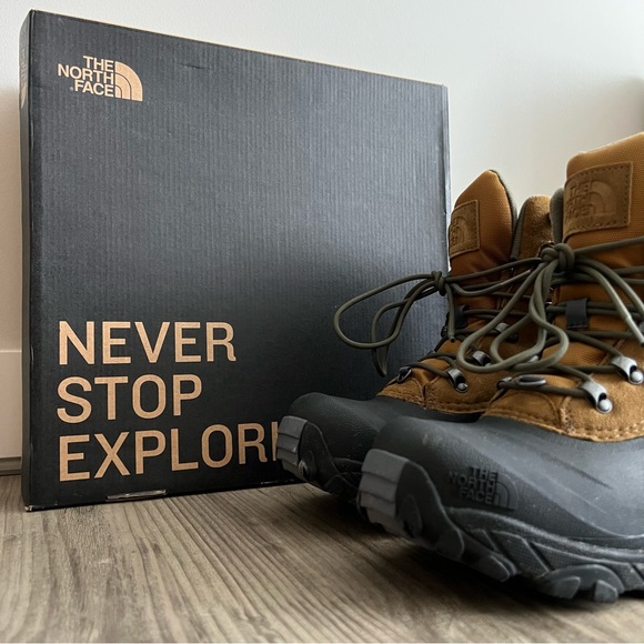 THE NORTH FACE Chilkat Winter Boots - Picture 2 of 16